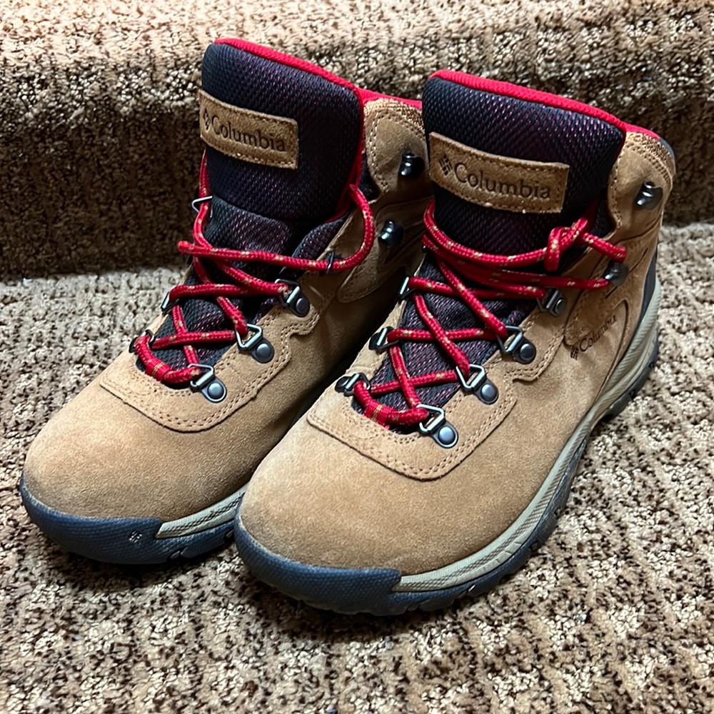 Columbia Newton Ridge Hiking Boots